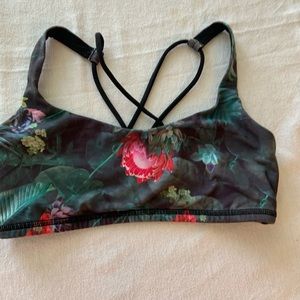 Lululemon sports bra